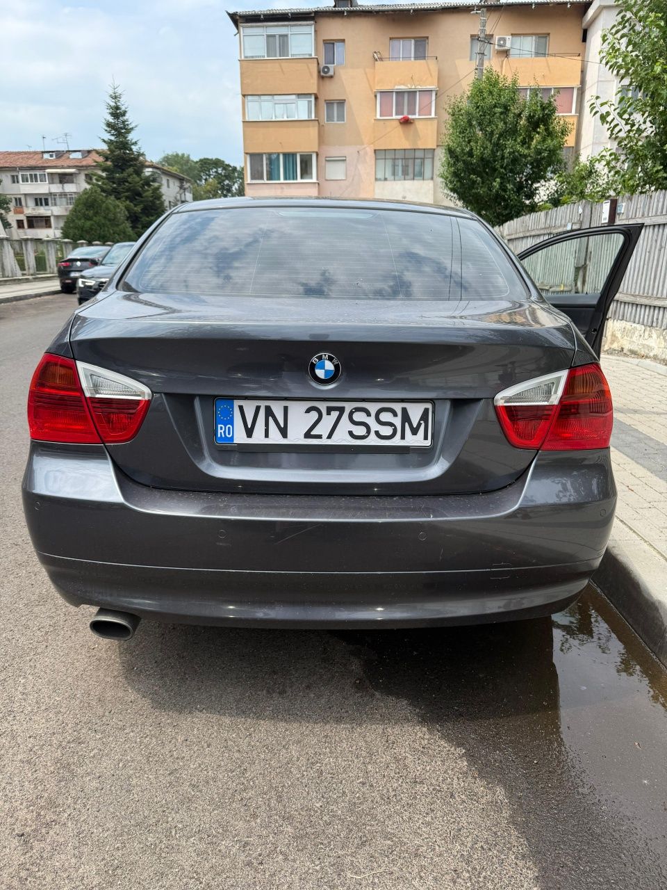 Dezmembrez BMW e90 318i 2007
