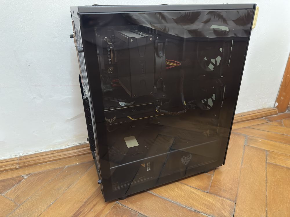 Vand PC Gaming / Unitate I7 9700 32 Ram / Gtx 1660 super / 2.5 Ssd