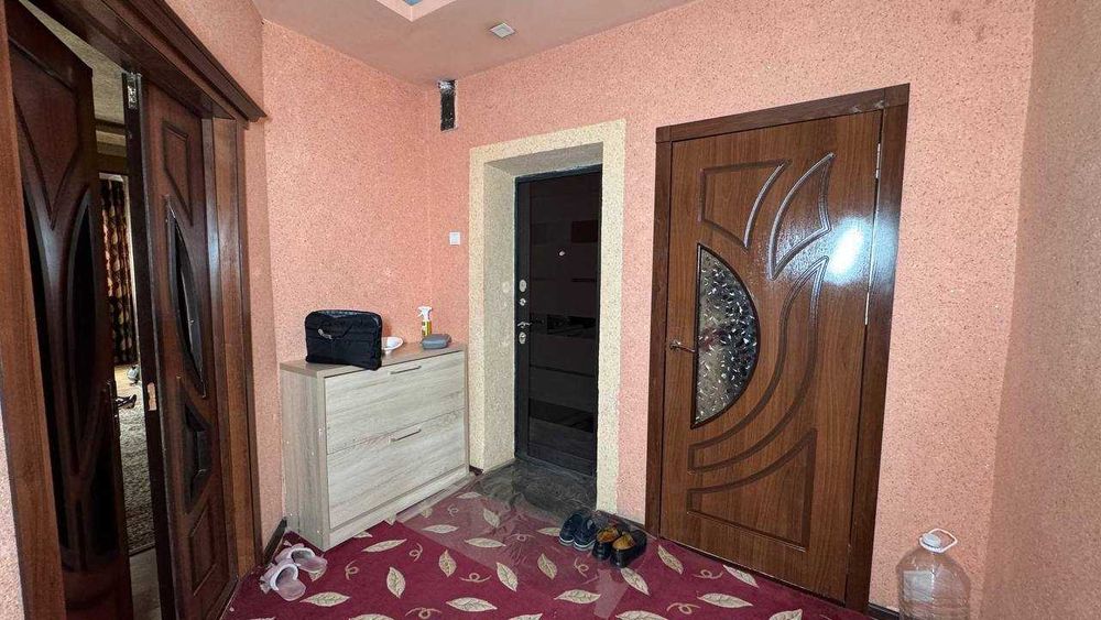 Фрунзиский KIUF 4 қаватда 5 хонали квартира сотилади.ID: 1496