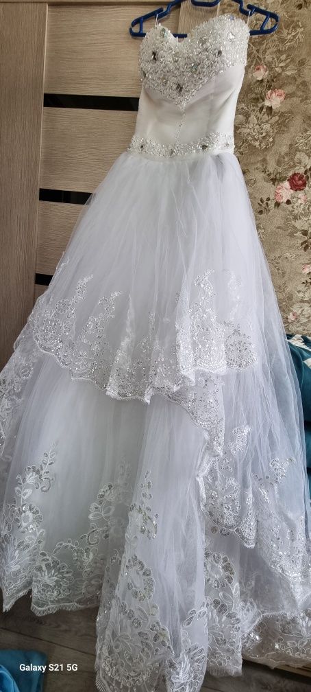 Продам срочно  свадебное платье