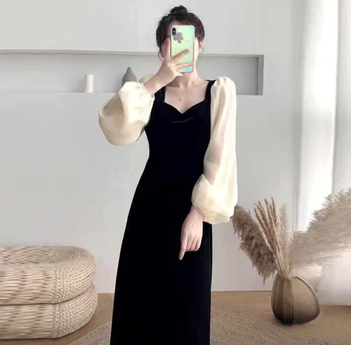 Продам новое платье размер XL бархат и длинные белые рукава