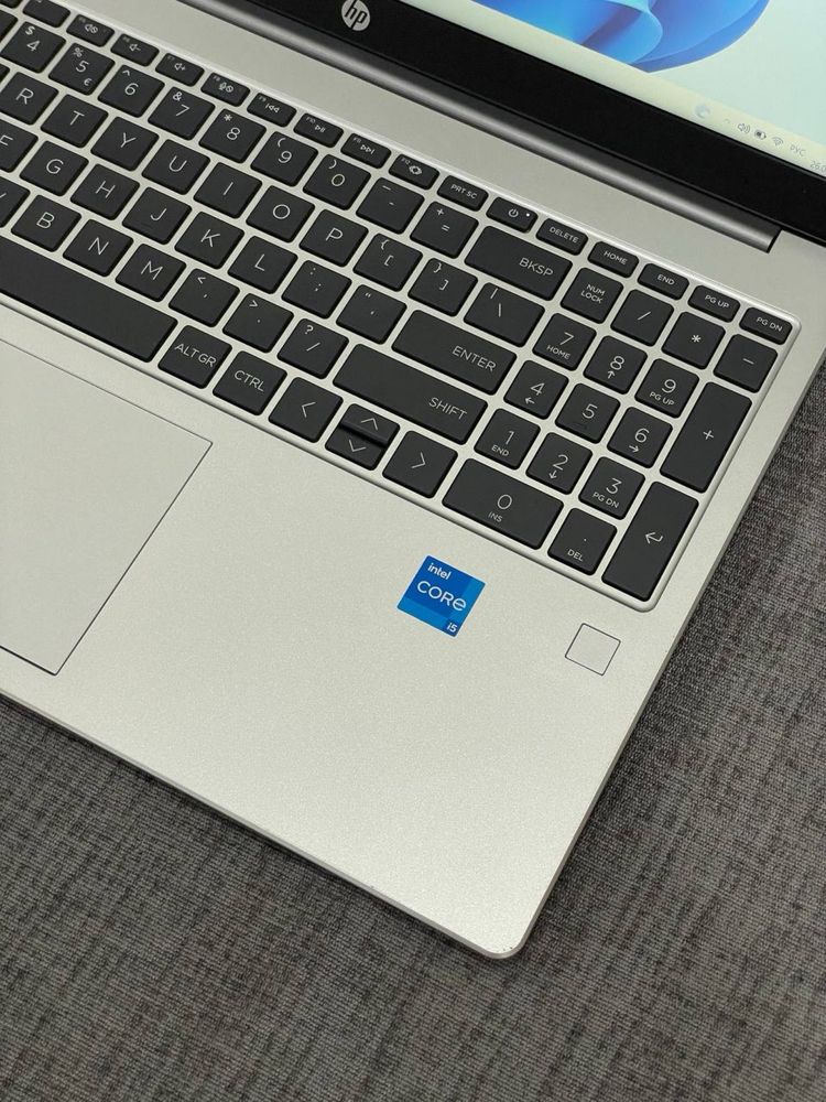 Hp laptop.