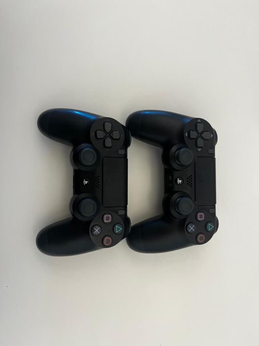 Vand PS4 + doua jocuri GTA5 si FIFA23