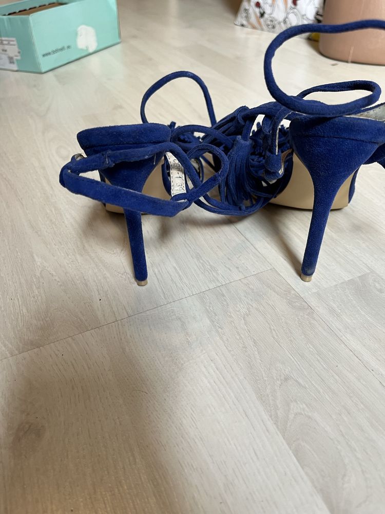 Sandale albastre cu toc