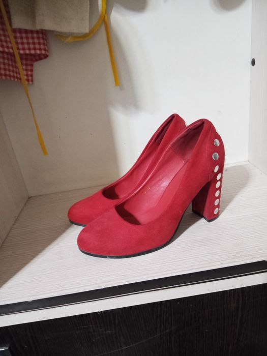 Туфли, красного цвета, размер 39.