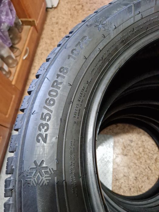 Комплект зимних шин 235/60R18