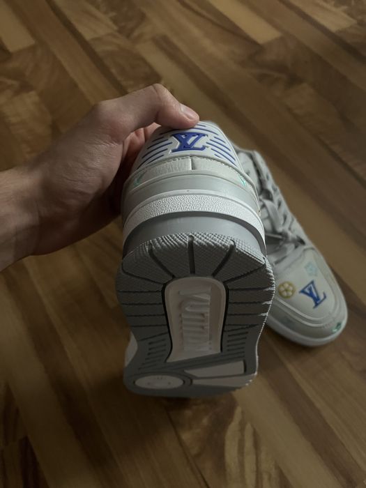 Louis vuitton trainers grey