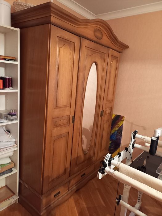Продается недорого, состояние хорошее, шкаф (шифоньер) из дерева, пр-в