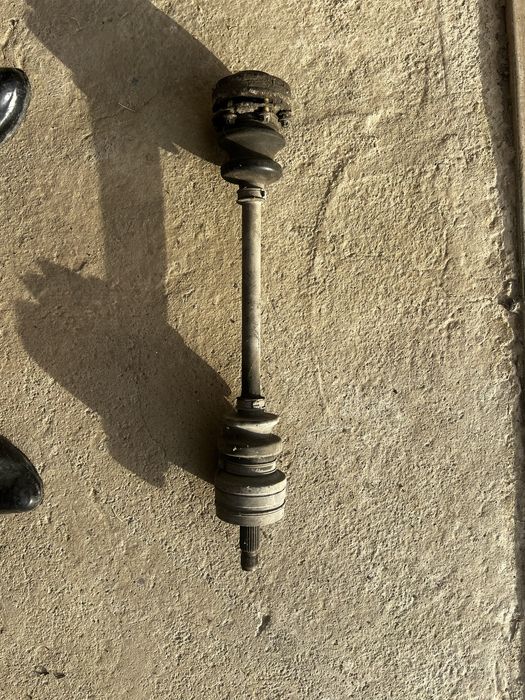 Запчасть на мерс 190 !