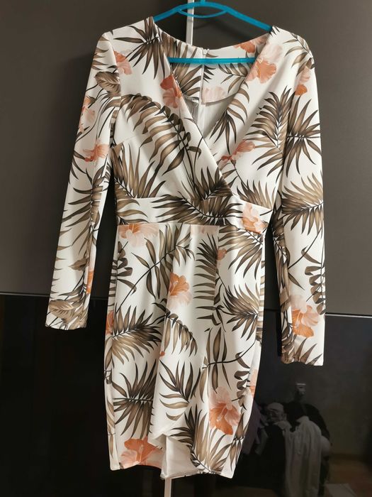 Дамска рокля на цветя