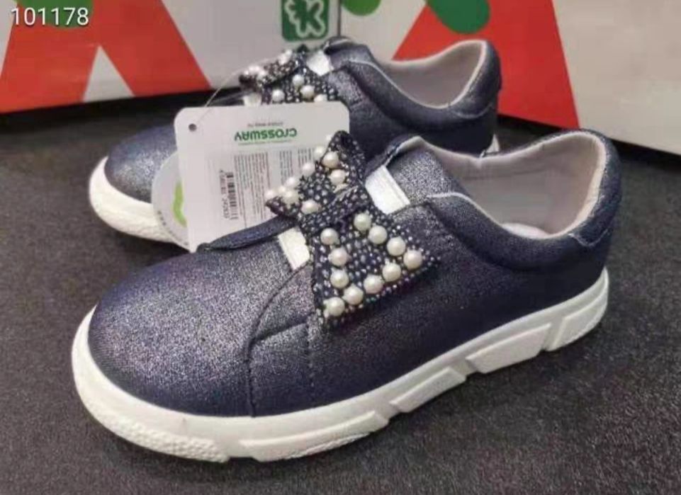 Продам новые макасы для девочки