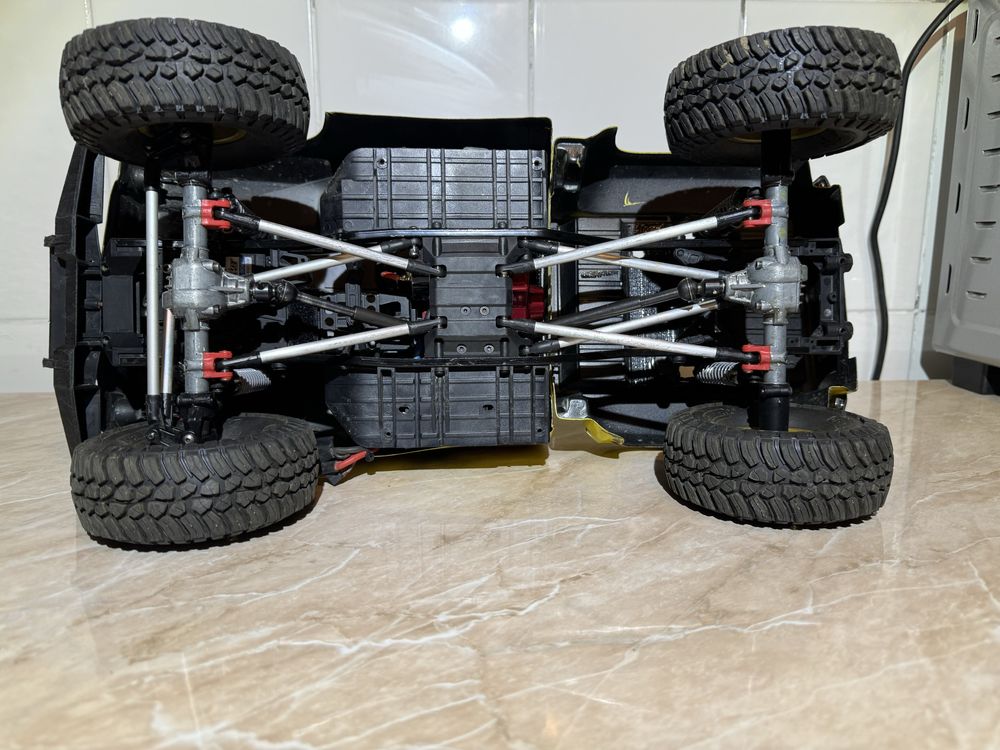 Automodel trial crawl Axial 10.2