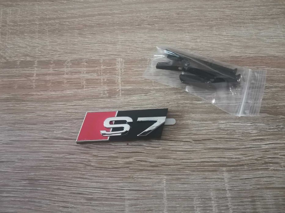 Предна решетка сребриста емблема Audi S7