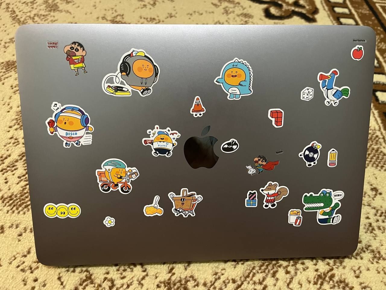 Macbook sotiladi