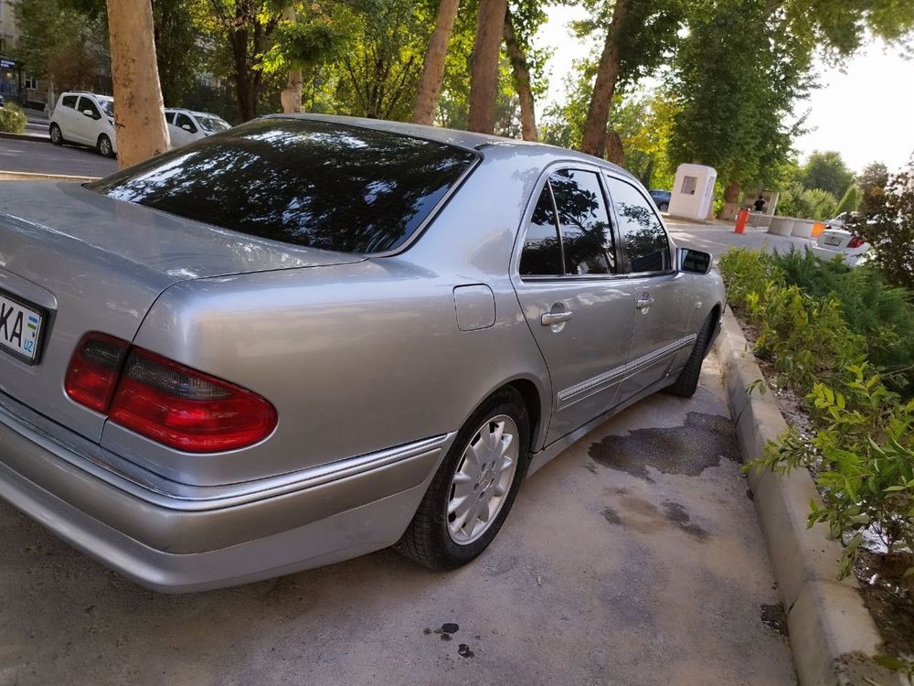 Mercedes-Benz w210