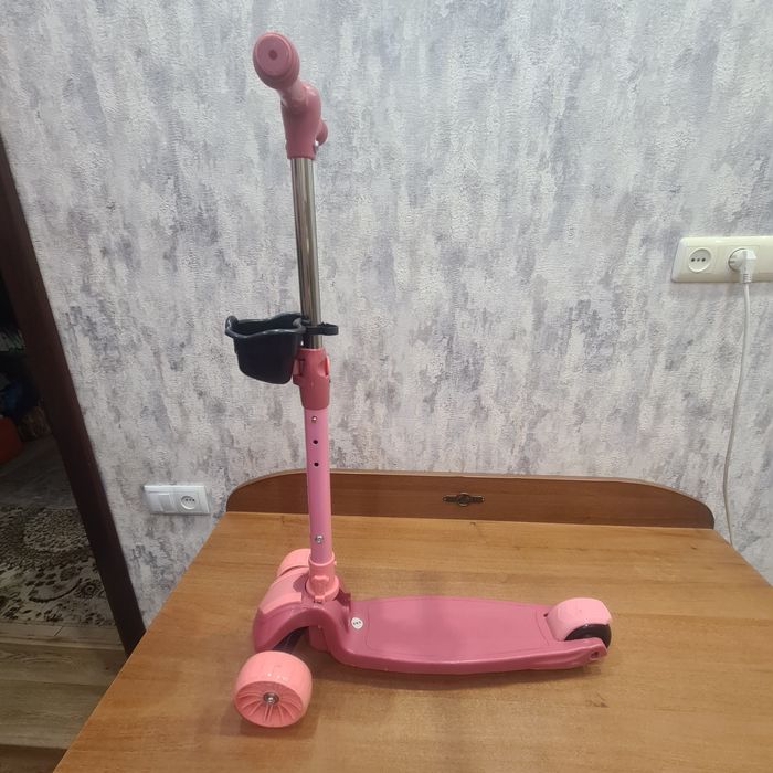 Самокат для девочки новый
