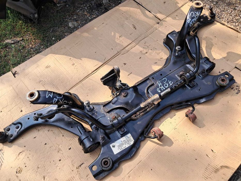 Ford Focus C Max, cadru motor cu bascule si bara stabilizatoare
