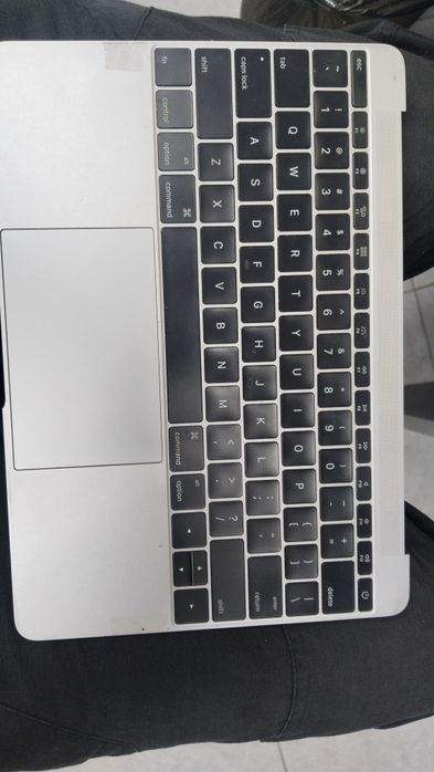 Макбук А1534.без экрана.можно использовать на запчасти