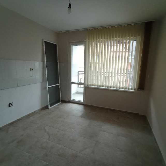 Дава се под наем Офис в Бургас, Център - 90 кв.м за 200 € - Снимка #2