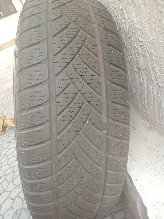 Шины зимние 2 штуки