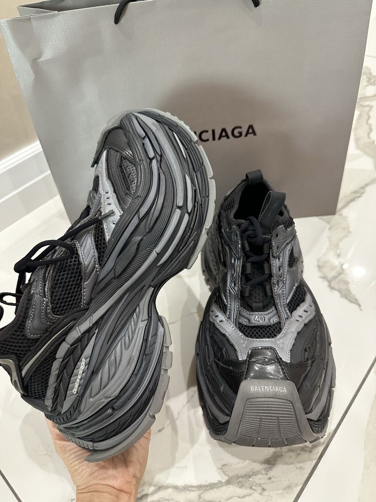 Сникърси 10XL, Cargo и Runners
