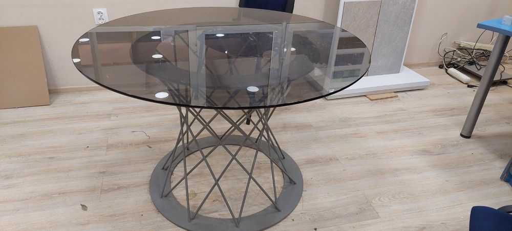 Стъклена маса ...