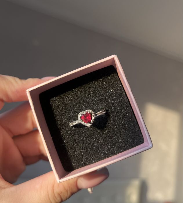 Продам оригинальное  кольцо Pandora + подарок цепочка