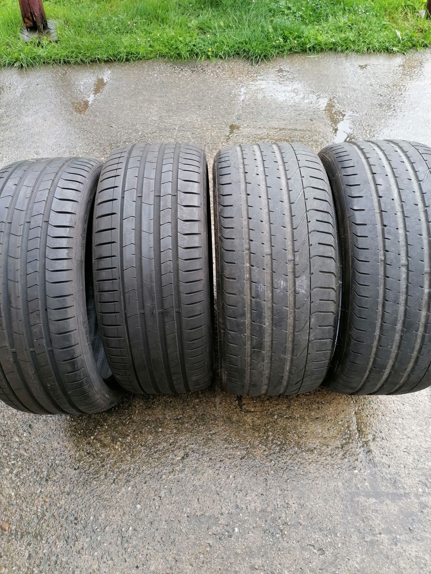 Vând 4 anvelope vară pirelli 235.35.19