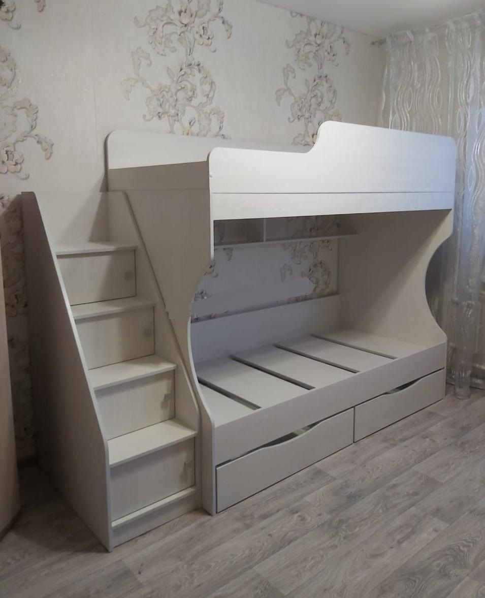 Продам 2х спальную кровать, и 2х ярусную детскую кровать.