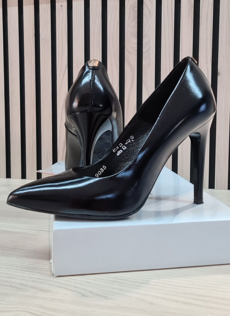 Pantofi stiletto