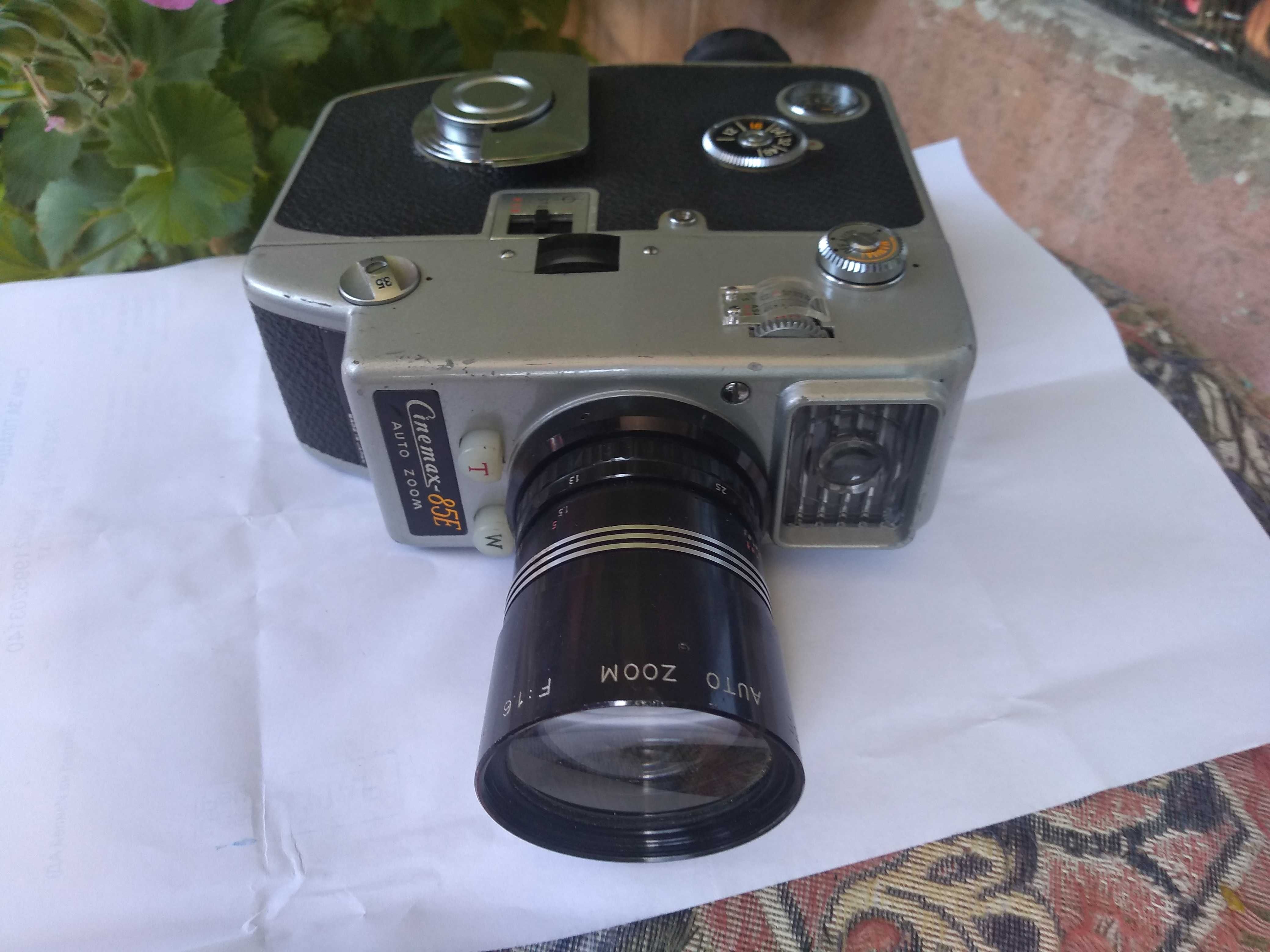 Камери  , Canon Legria FS200 и ретро видеокамери