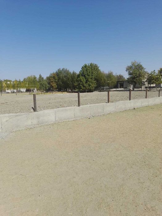 Mini stadion uchun yarim tayyor joy sotiladi