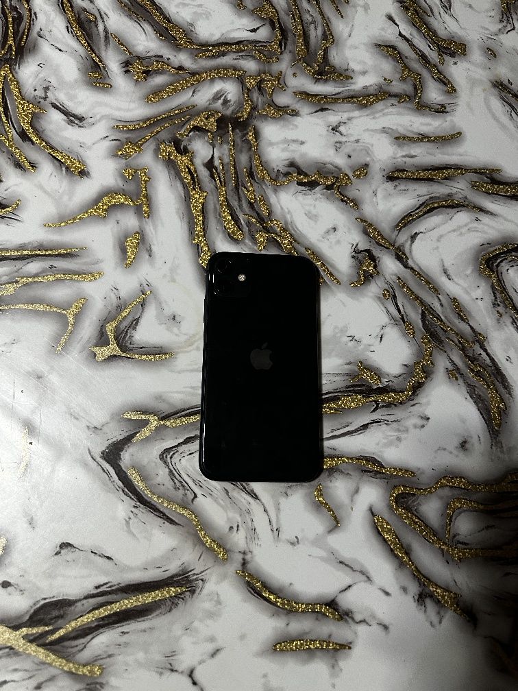 iPhone 11, в отличном состоянии