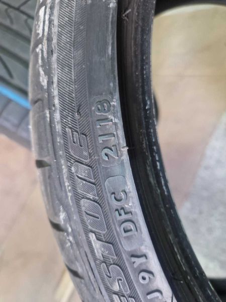 2 Bridgestone R19 235/35
летни гуми 
DOT2118