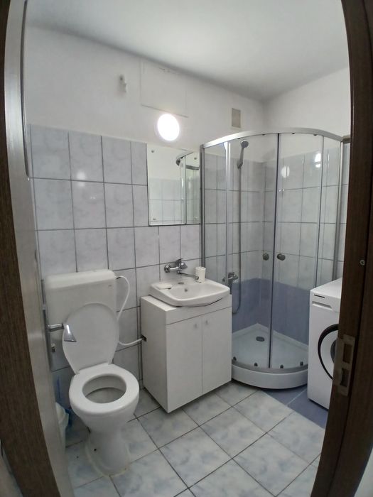 Închiriez garsoniera  str. Democrației