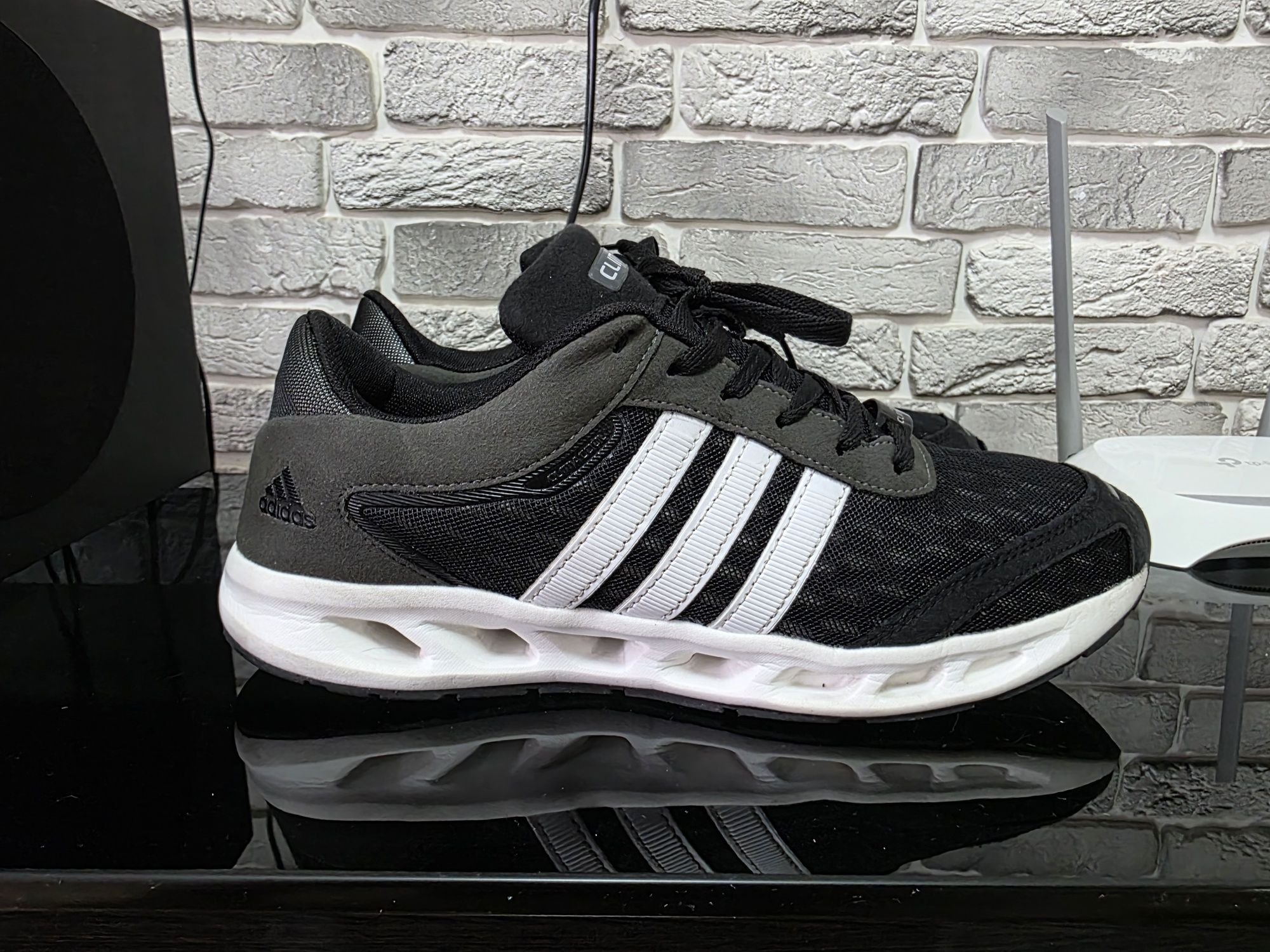 Оригинальные кроссы adidas