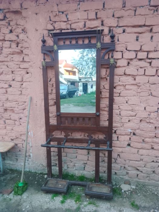 Vând oglinda cu suport cuier