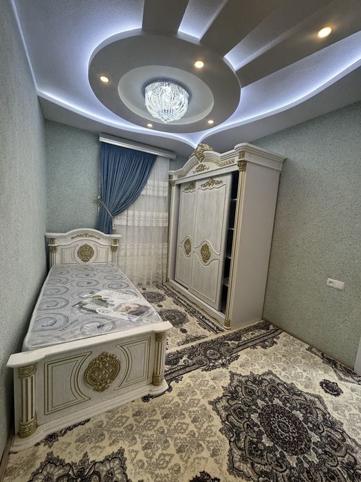 Квартира сотилади 2 этаж 3 хона.