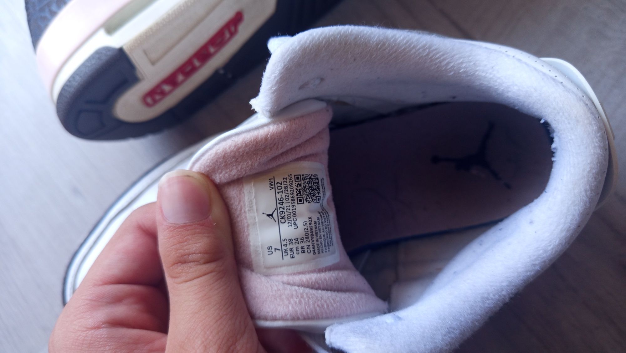 Jordan 3 Retro - Neapolitan