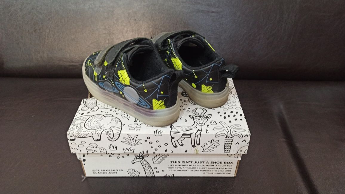 Incaltari cu luminite copii Clarks nr 24