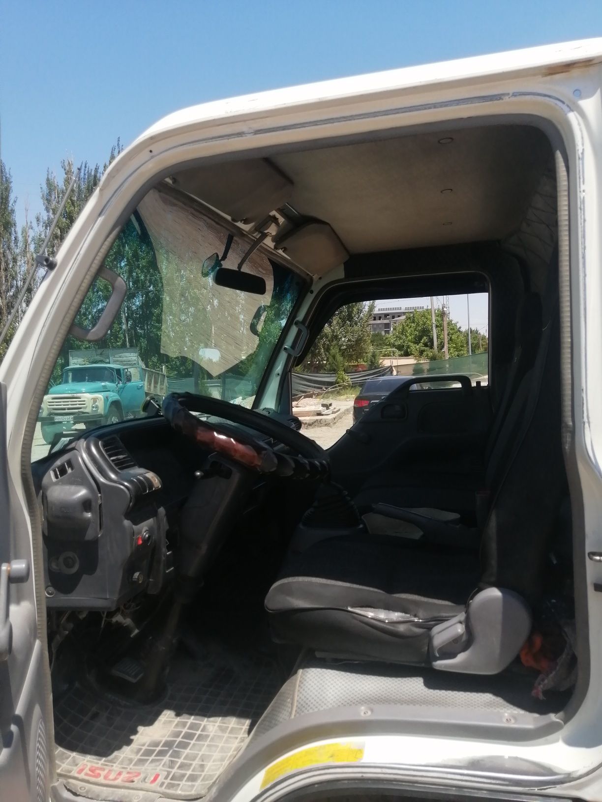 Isuzu samasval 6 ta Yengi balon ishlash ga tayyor