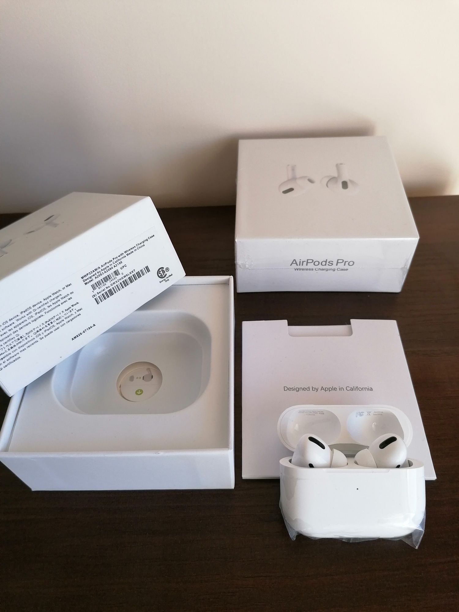 Слушалки AirPods pro с кутия за безжично зареждане