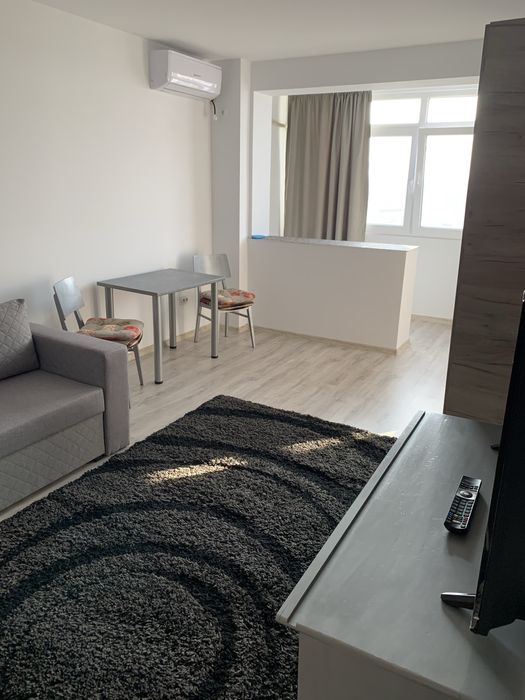Vand garsoniera cu balcon