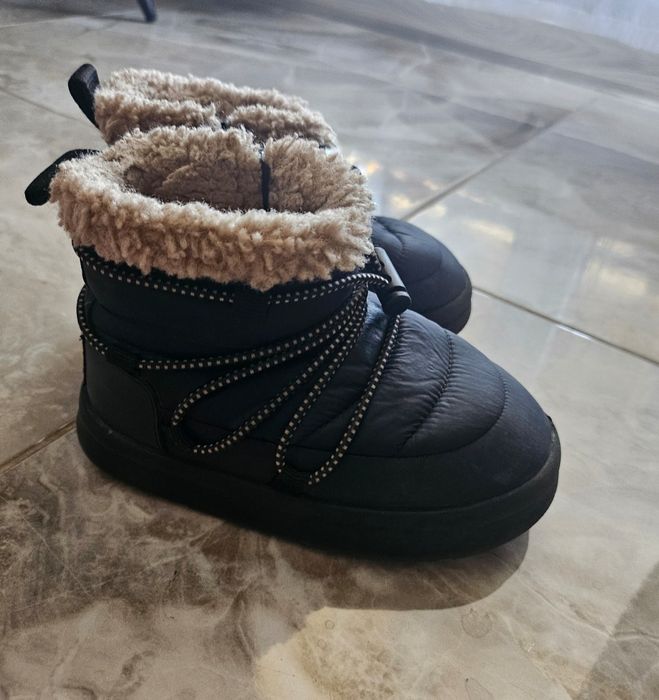 Zara детски боти
