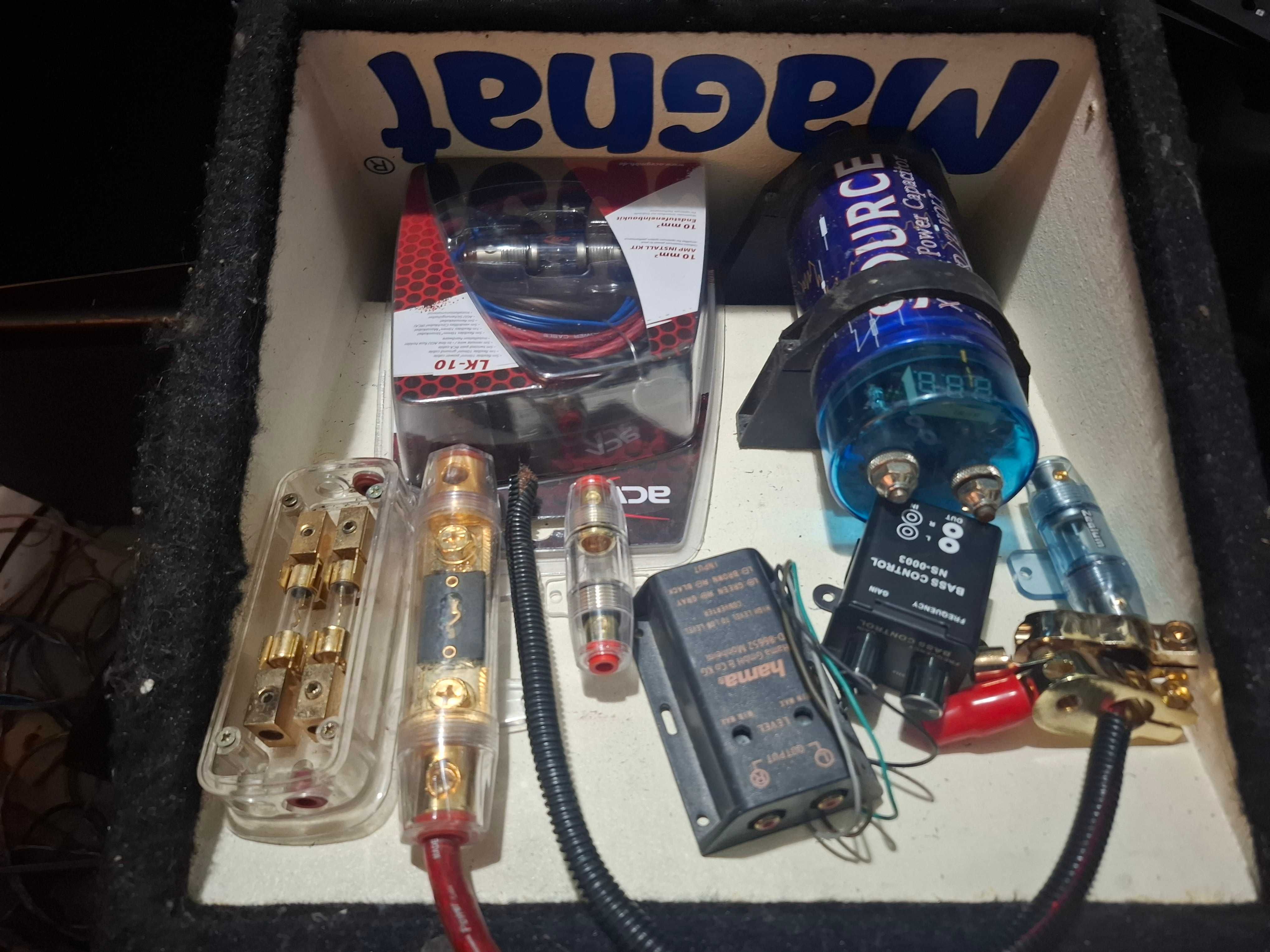 amplificator auto 2000w subwoofer magnat 1200w condensator hi lo cablu