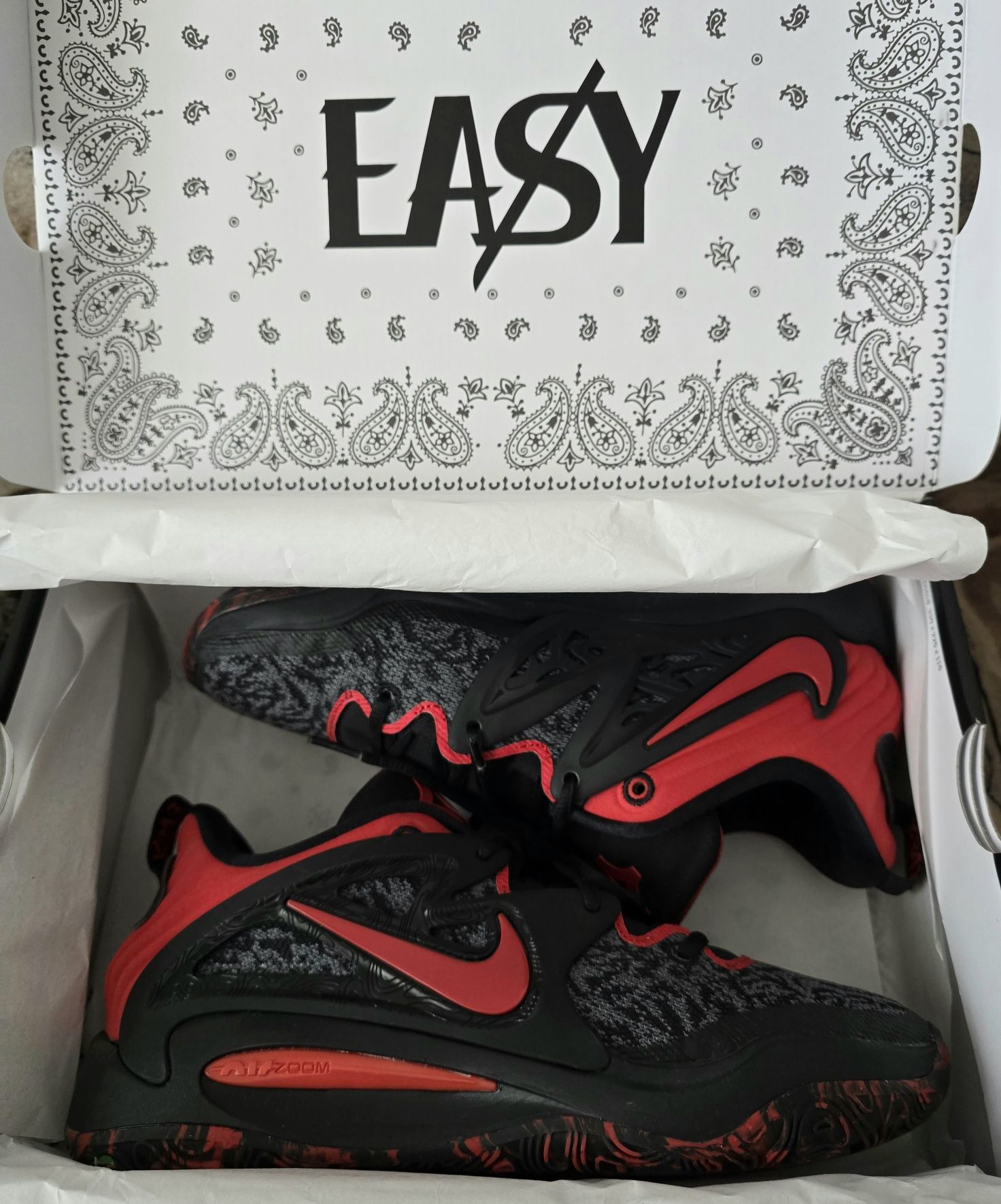 Adidași Nike Kd15, originali în cutie.