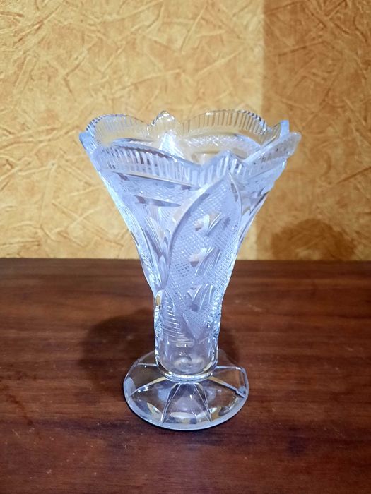 Красивая, Миниатюрная вазочка на ножке, винтаж