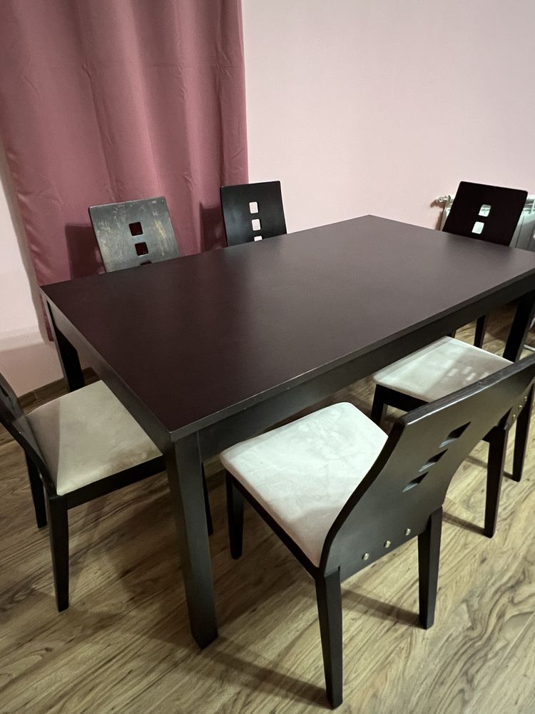 Трапезна маса с шест стола