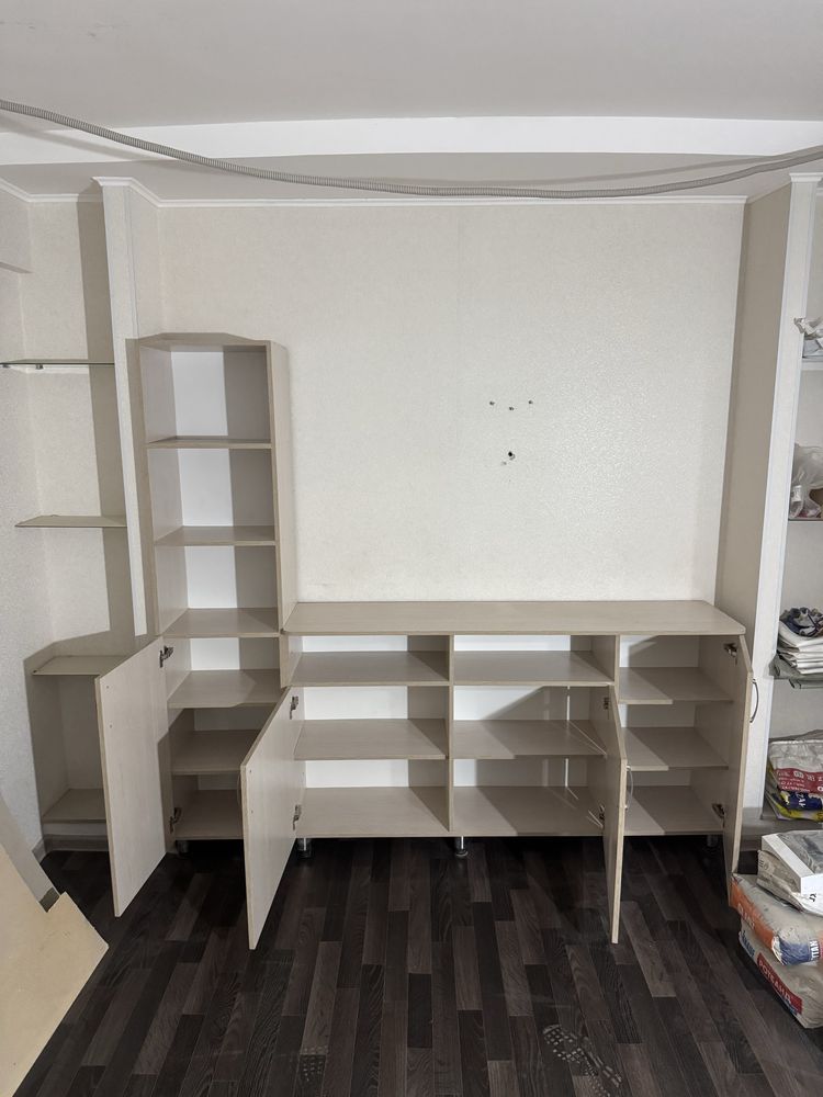 Продам шкаф и тумбы новый