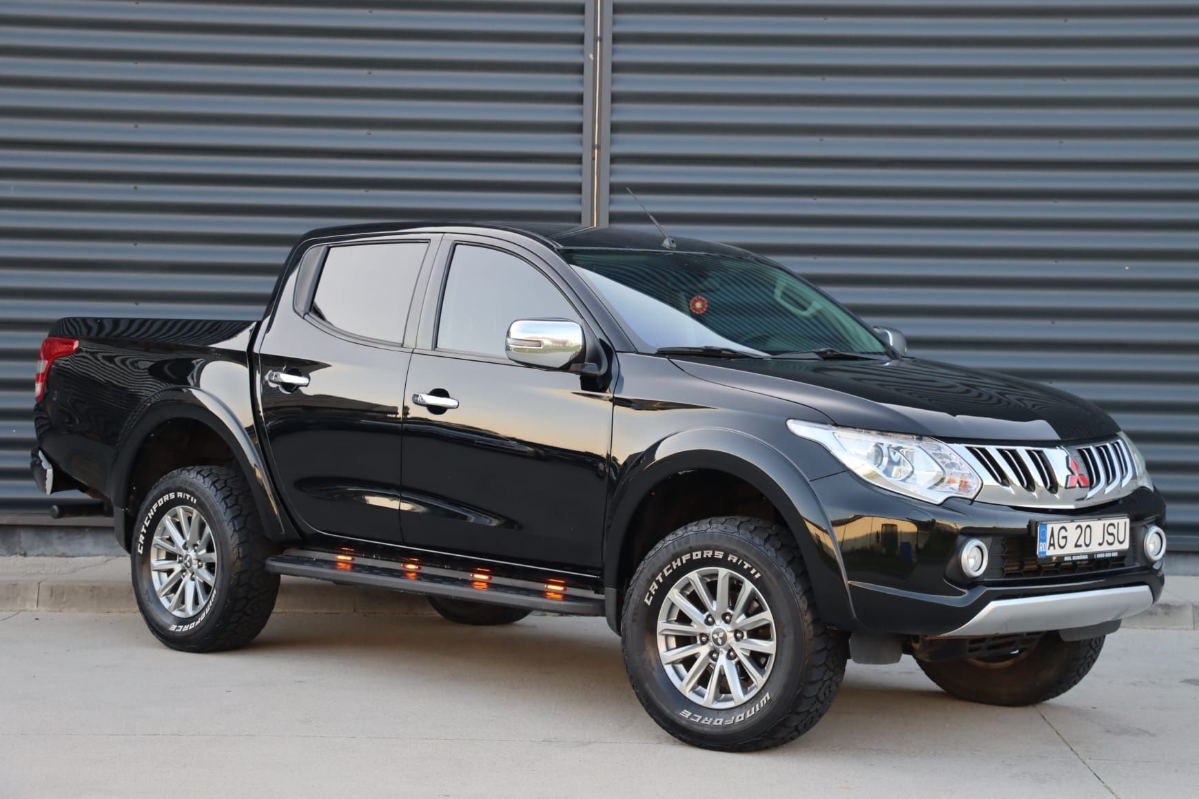 *Mitubishi L200*
